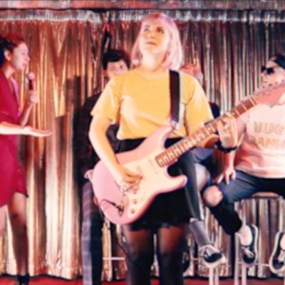 Doe go blind dating in 'Monopoly' video