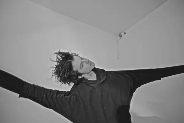 Doldrums shares ‘IDONTWANNABEDELETED’ featuring Samantha Urbani
