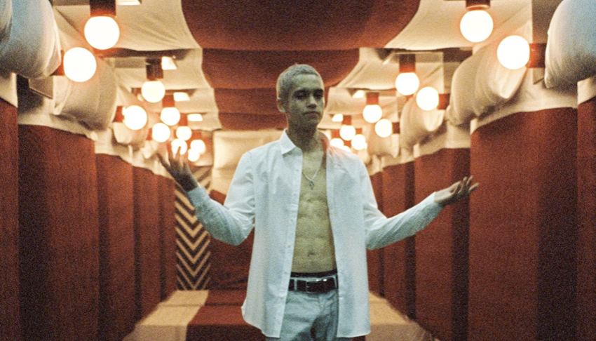 Dominic Fike returns with ‘Chicken Tenders’