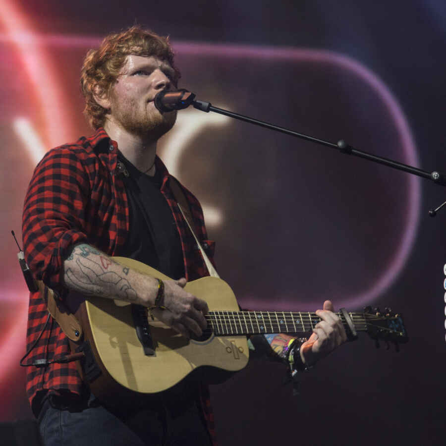 Ed Sheeran trades in superstar guests for simplicity at Glastonbury 2017