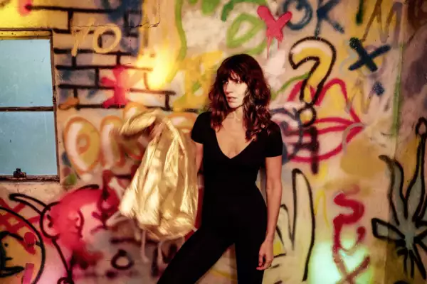 Eleanor Friedberger – In Between Stars