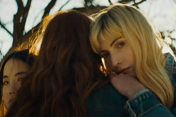 Ellis shares gorgeous 'Something Blue' video