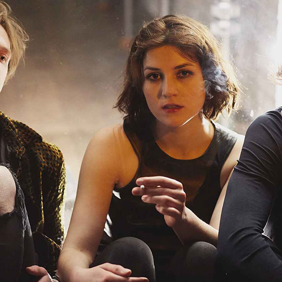 Estrons announce breakup
