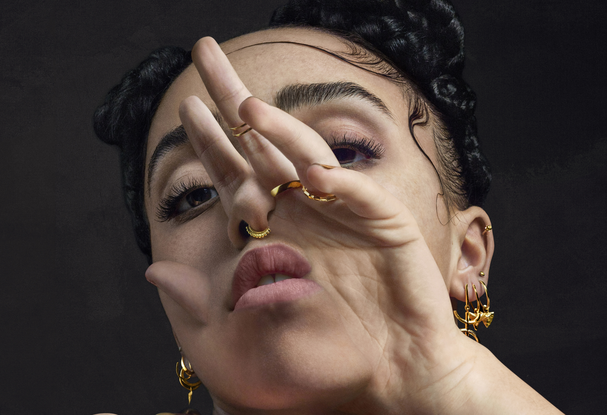 Необычные клипы. Певица FKA Twigs. FKA Twigs Британская певица.