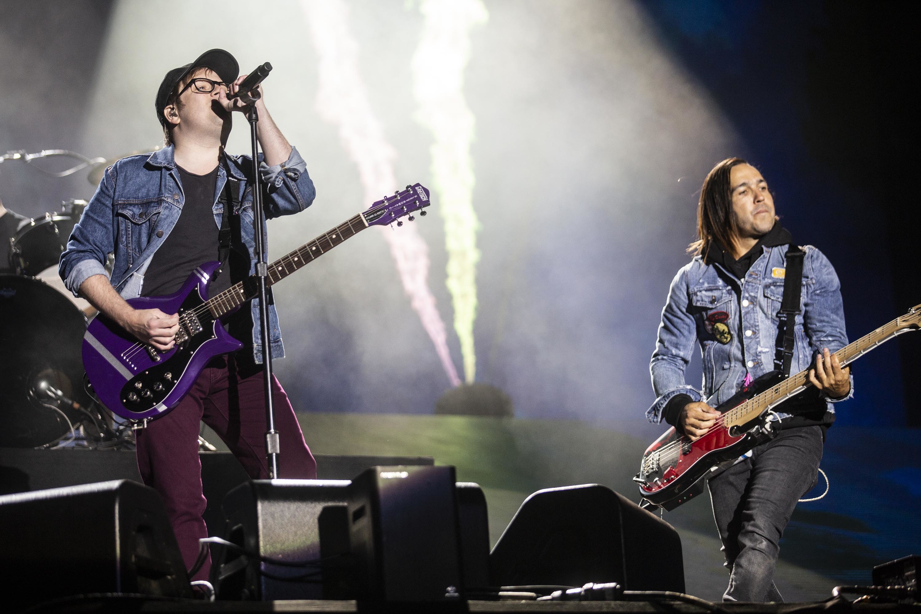 Fall Out Boy Wolf Alice And Travis Scott Kick Off Day One At