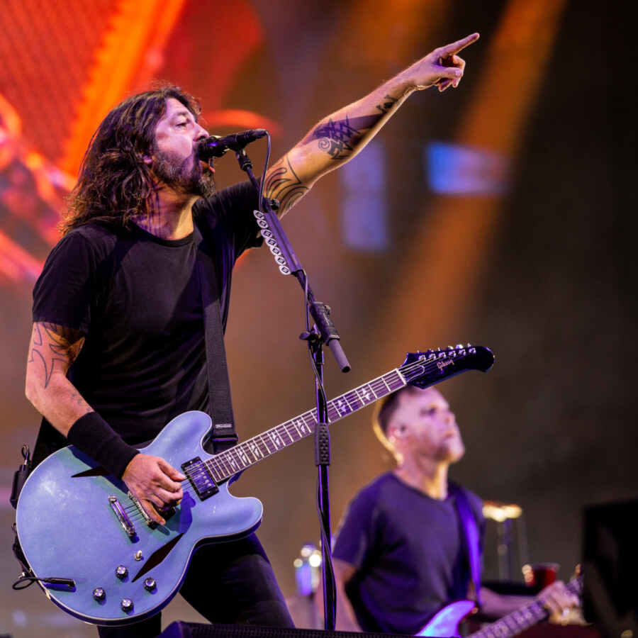 Foo Fighters postpone upcoming Van Tour