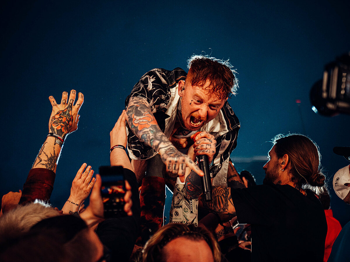Frank Carter & The Rattlesnakes to headline 2000trees festival - Vimarsana News