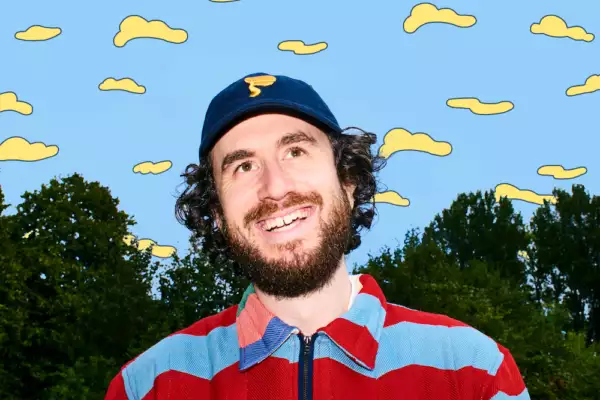 Fryars shares 'God Melodies' video