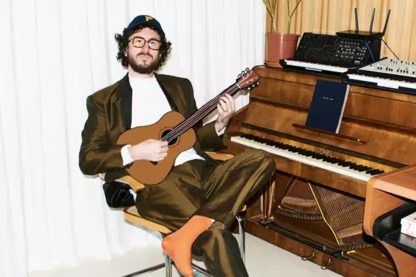 Fryars reveals new single 'Pair Of Dancers'