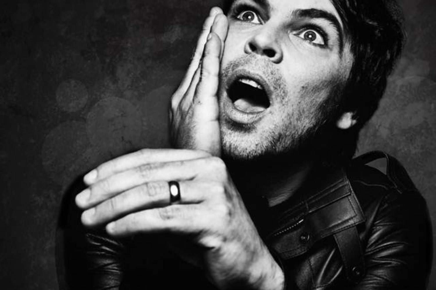 Gaz Coombes unveils new track '20/20'