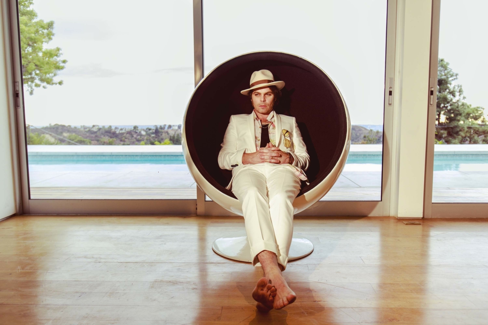 Gaz Coombes unveils his first material of 2019 with new single 'Salamander'