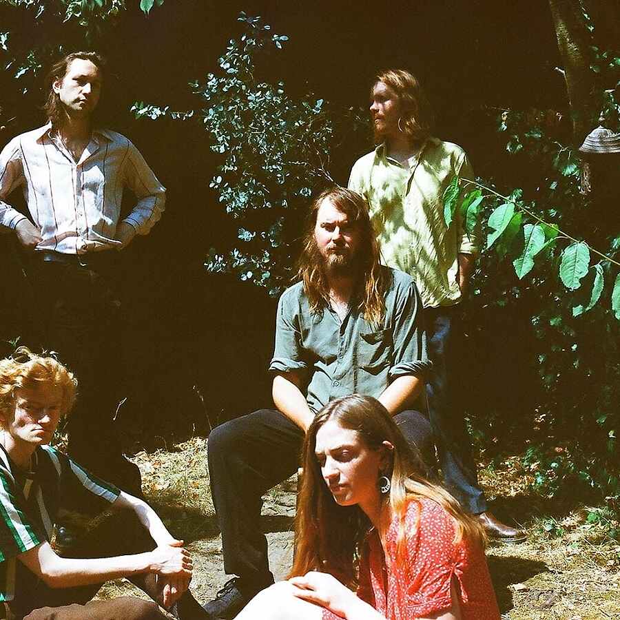 Gently Tender follow up with new track ‘Avez-Vous Déjà’