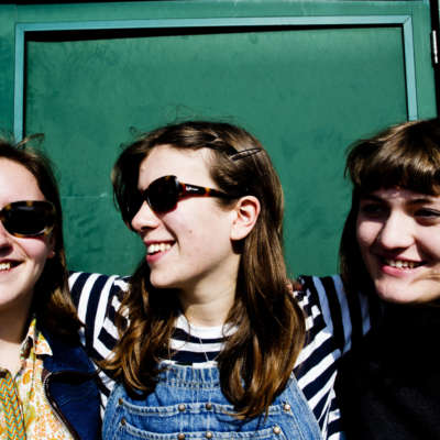 Girl Ray celebrate friendship on ‘Don’t Go Back At Ten’