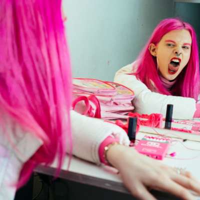 GIRLI shares a new video for ‘Play It Cool’