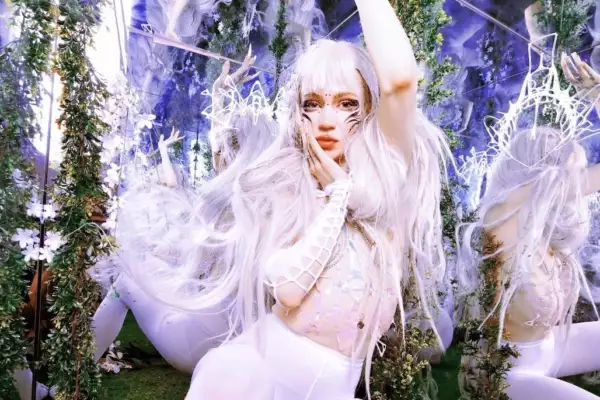 Grimes is releasing a new song this week