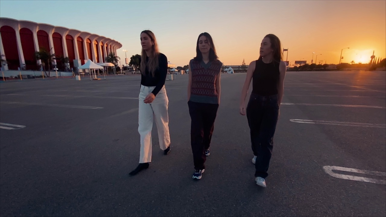 Haim share ‘Don’t Wanna’ video
