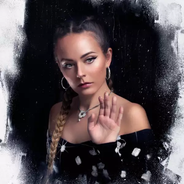 Hannah Diamond shares new song, ‘True’