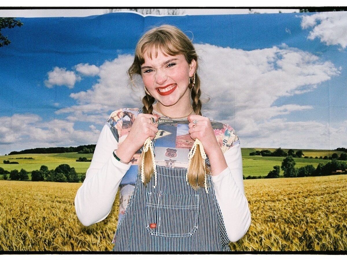 The Neu Bulletin (Harriette, Moreish Idols, Brooke Combe and more!) - Vimarsana News