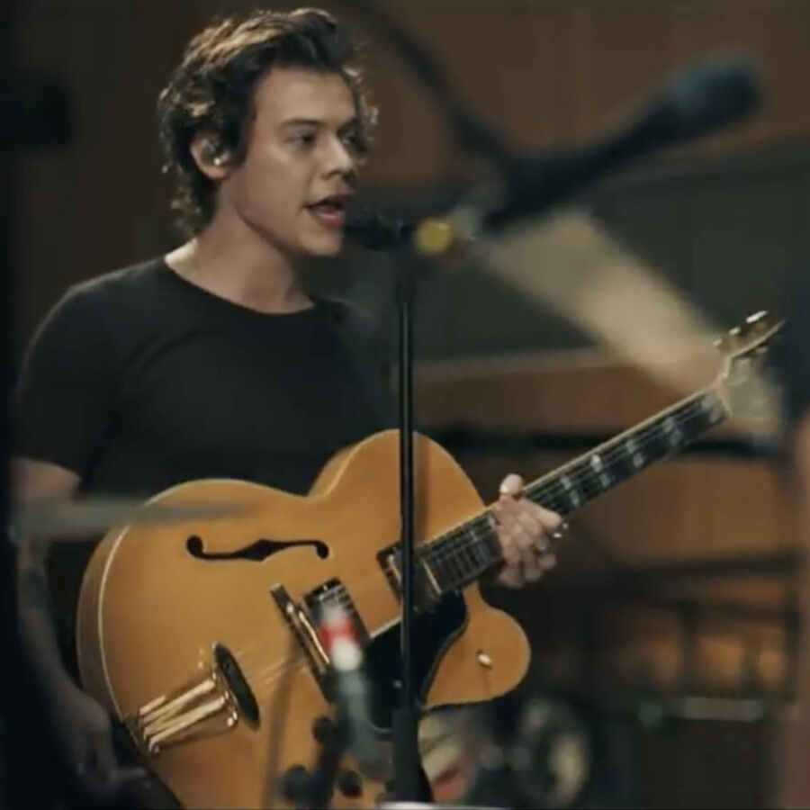 Watch Harry Styles take ‘Kiwi’ to Abbey Road