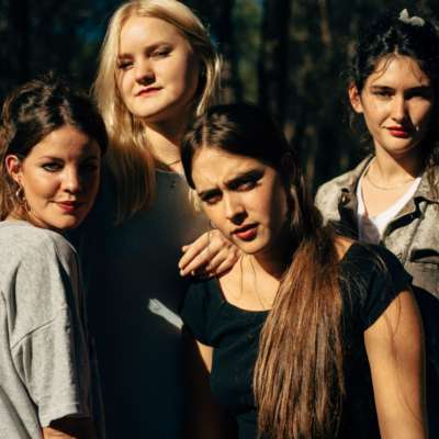 Hinds share cover of Los Nasty’s ‘Holograma’