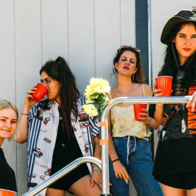 Listen to Hinds cover Kevin Ayers’ ‘Caribbean Moon’