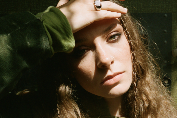 Watch Holly Humberstone take ‘Scarlett’ to US TV
