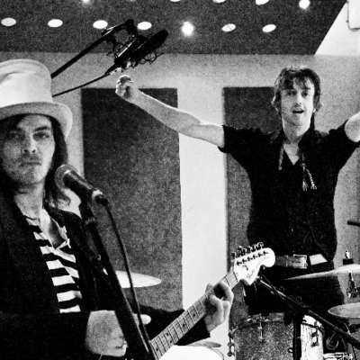 Gaz Coombes & Danny Goffey’s The Hotrats reveal homemade video for new cover of Kelis’ ‘Milkshake’
