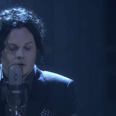 Watch Jack White play White Stripes songs on telly, call Beyoncé “bodacious”