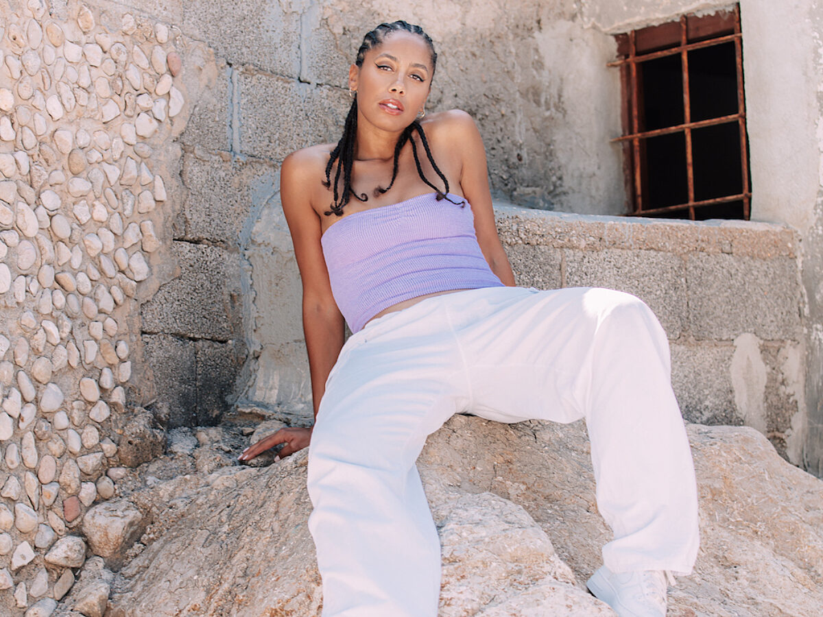 Jayda G releases new single 'Blue Lights' - Vimarsana News