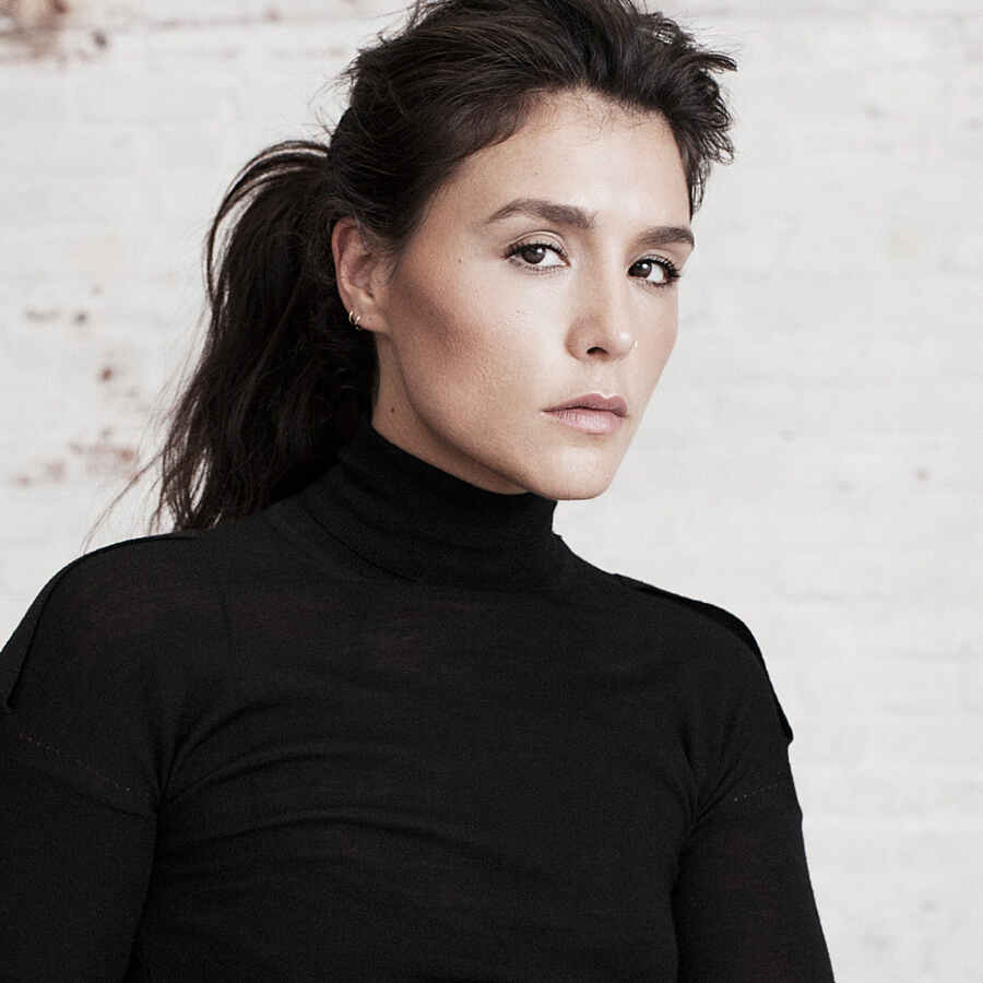Jessie Ware performs ‘Say You Love Me’ on The Late Late Show