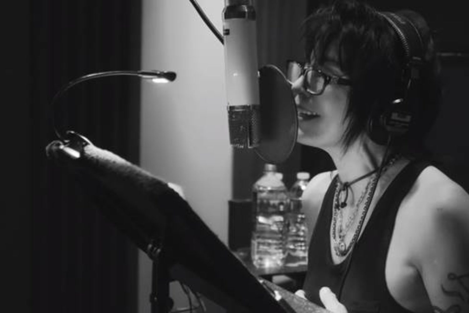 Joan Jett covers T.Rex's 'Jeepster'