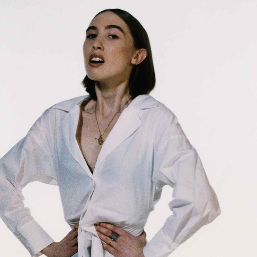 Julia Bardo announces debut album 'Bauhaus, L’Appartamento'