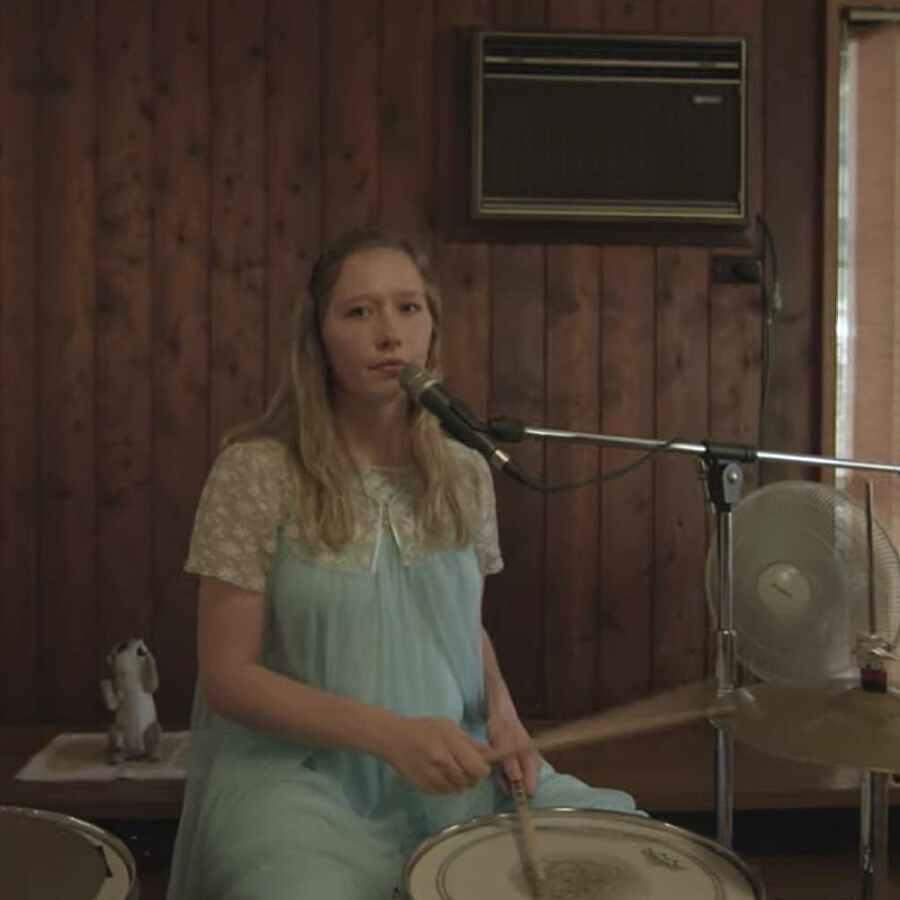 Julia Jacklin shares new track 'Pressure To Party'