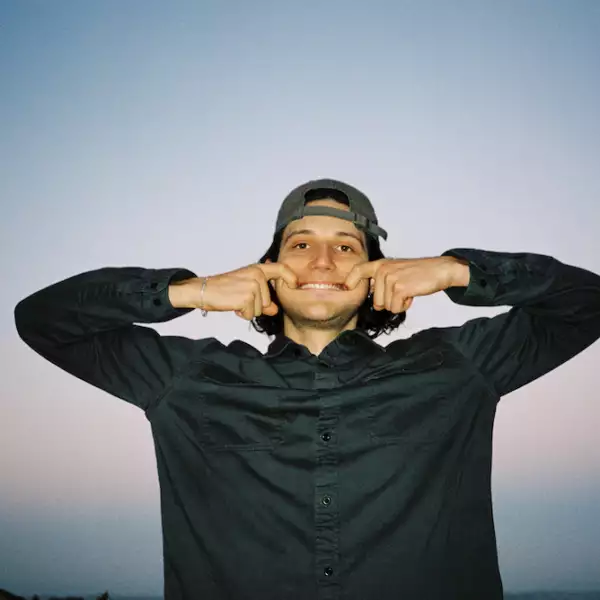 Jim-E Stack offers up 'Can We', featuring Kacy Hill