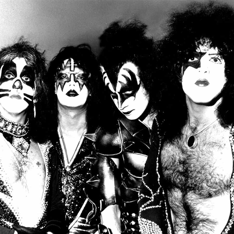 KISS to headline final night of Download Festival 2015