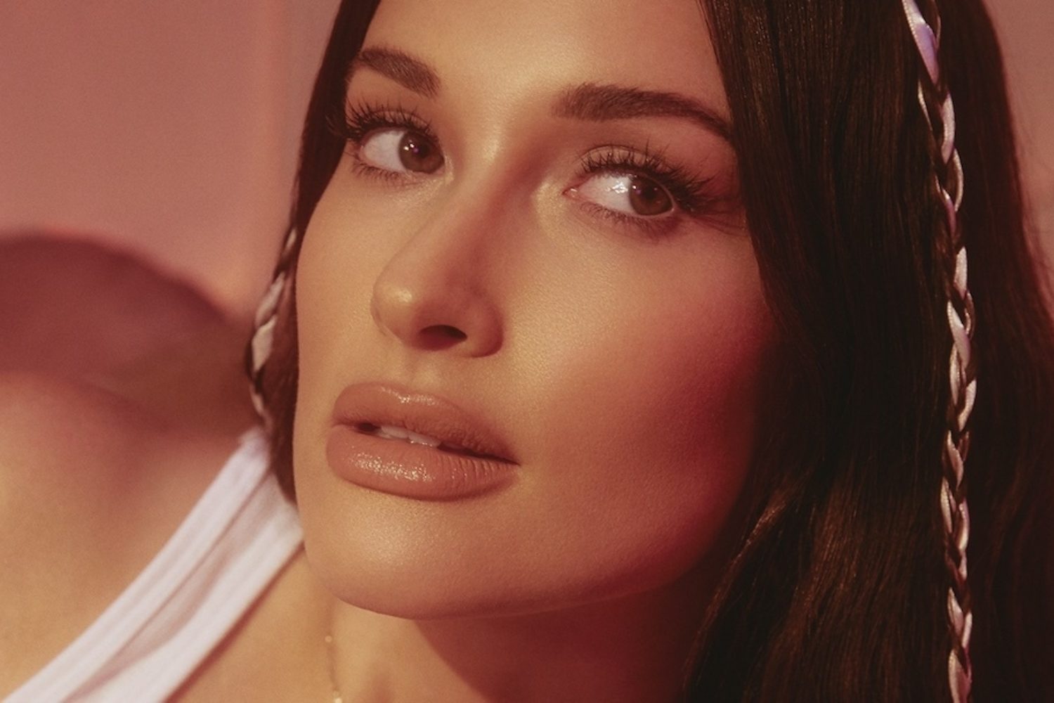 Kacey Musgraves reveals new track 'justified'