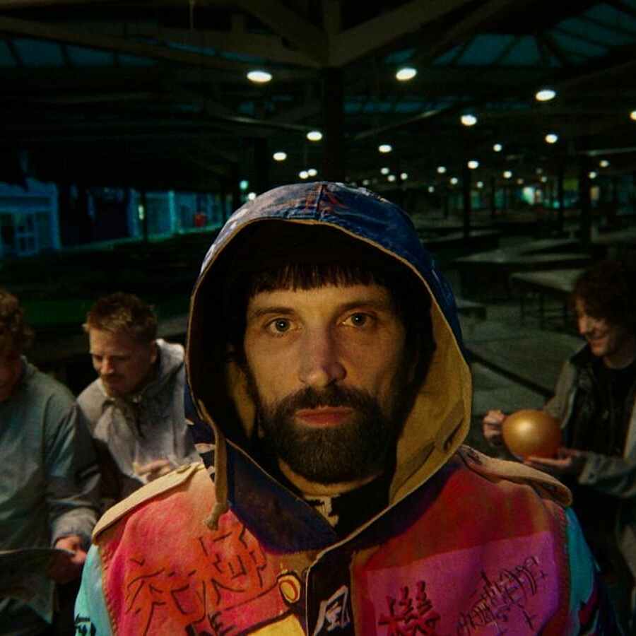 Kasabian drop video for 'CHEMICALS'