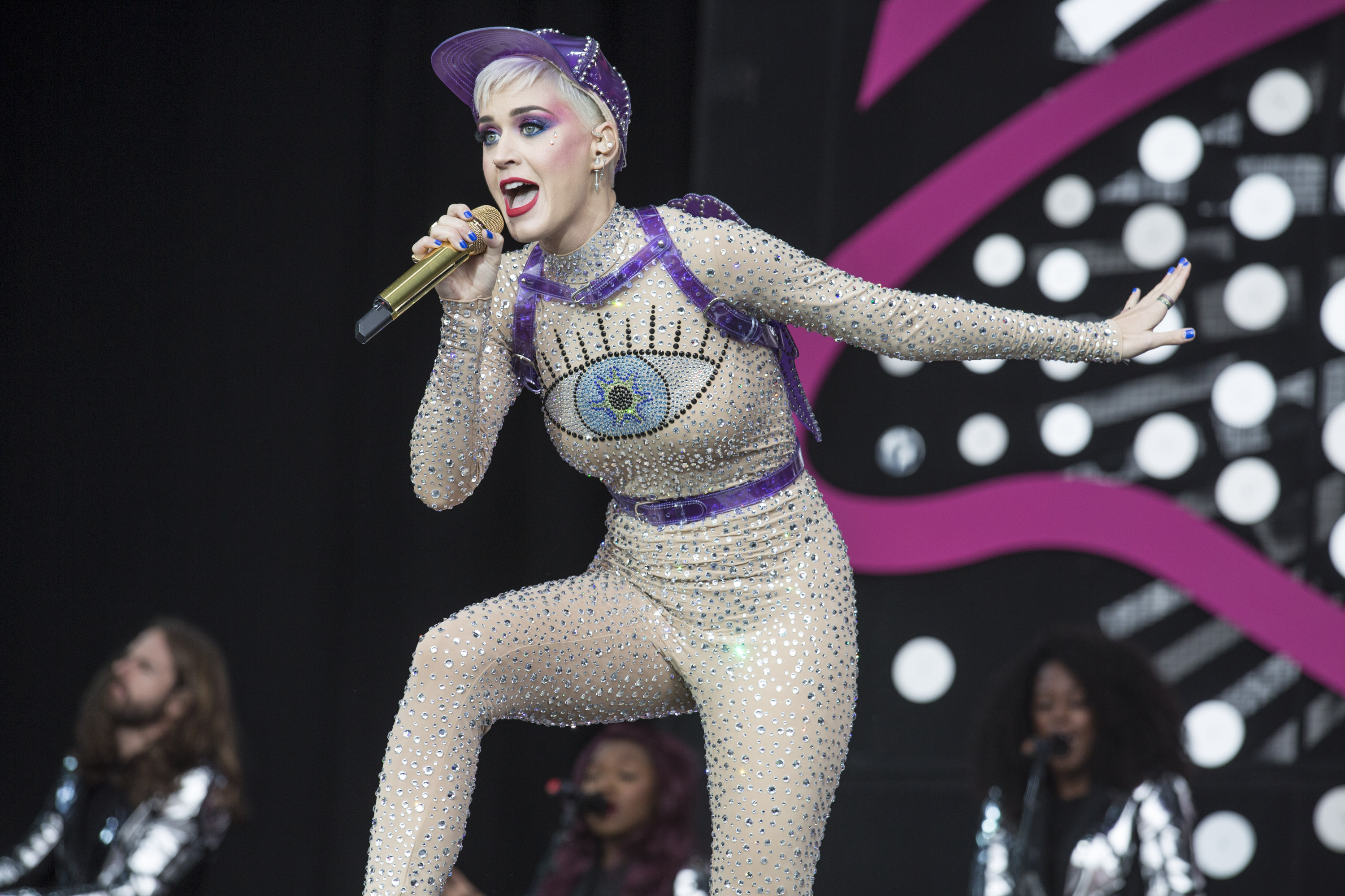 Katy Perry brings ridiculousness (and lots of it) to Glastonbury 2017