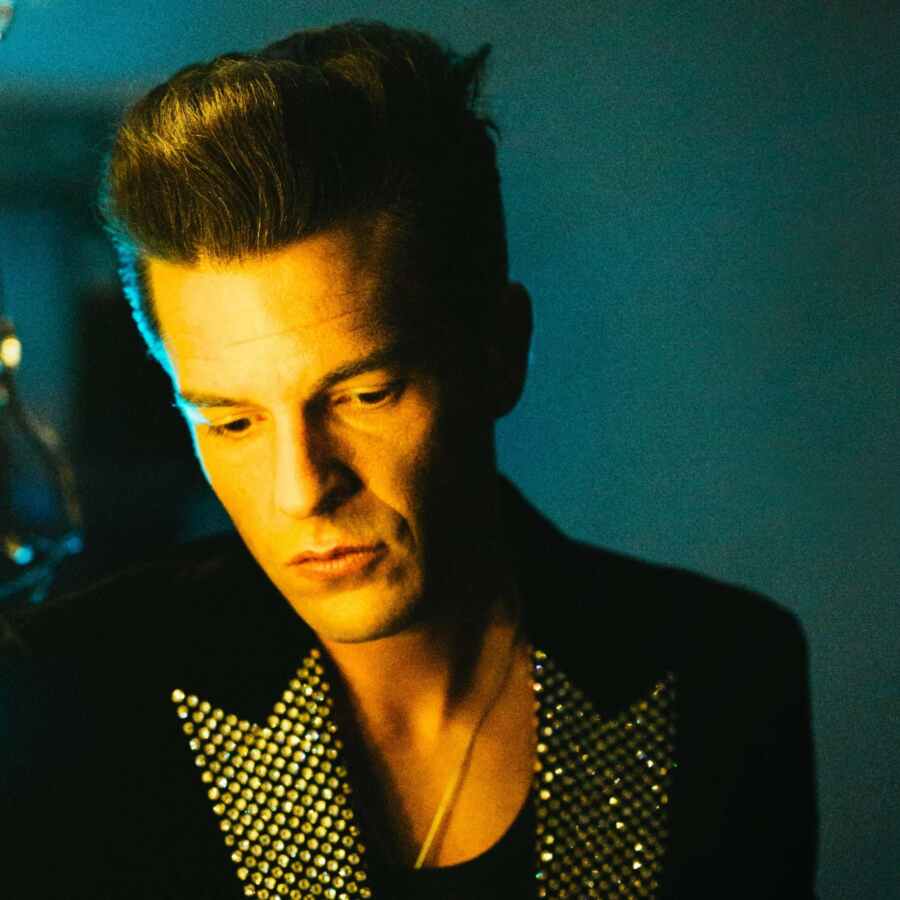 Here comes the man... The Killers are on the cover of the new issue of DIY!