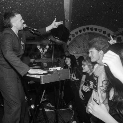 Lady Bird bring big energy and a piano sing-along to Moth Club for Jäger Curtain Call