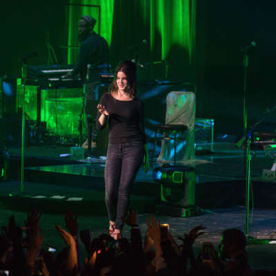 Watch Lana Del Rey play ‘Mariners Apartment Complex’ live for the first time