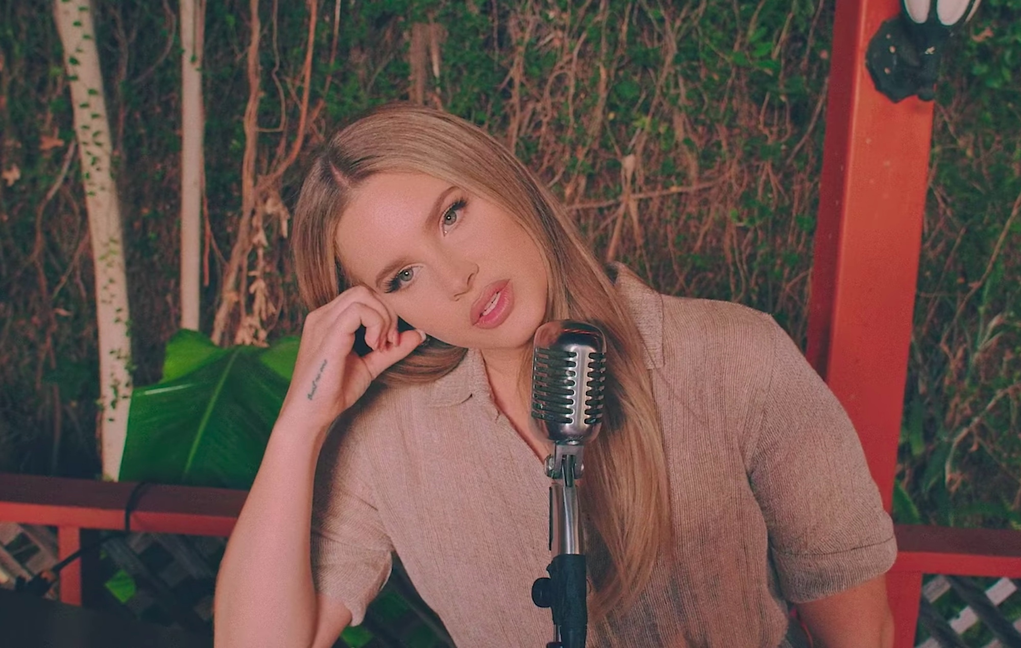 Lana Del Rey covers ‘Summertime’