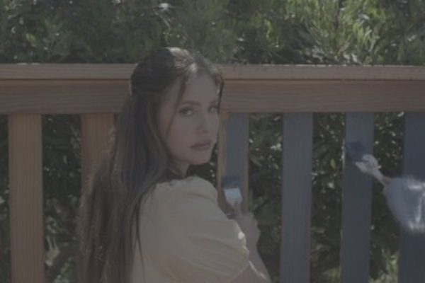 Lana Del Rey reveals 'Blue Banisters' video