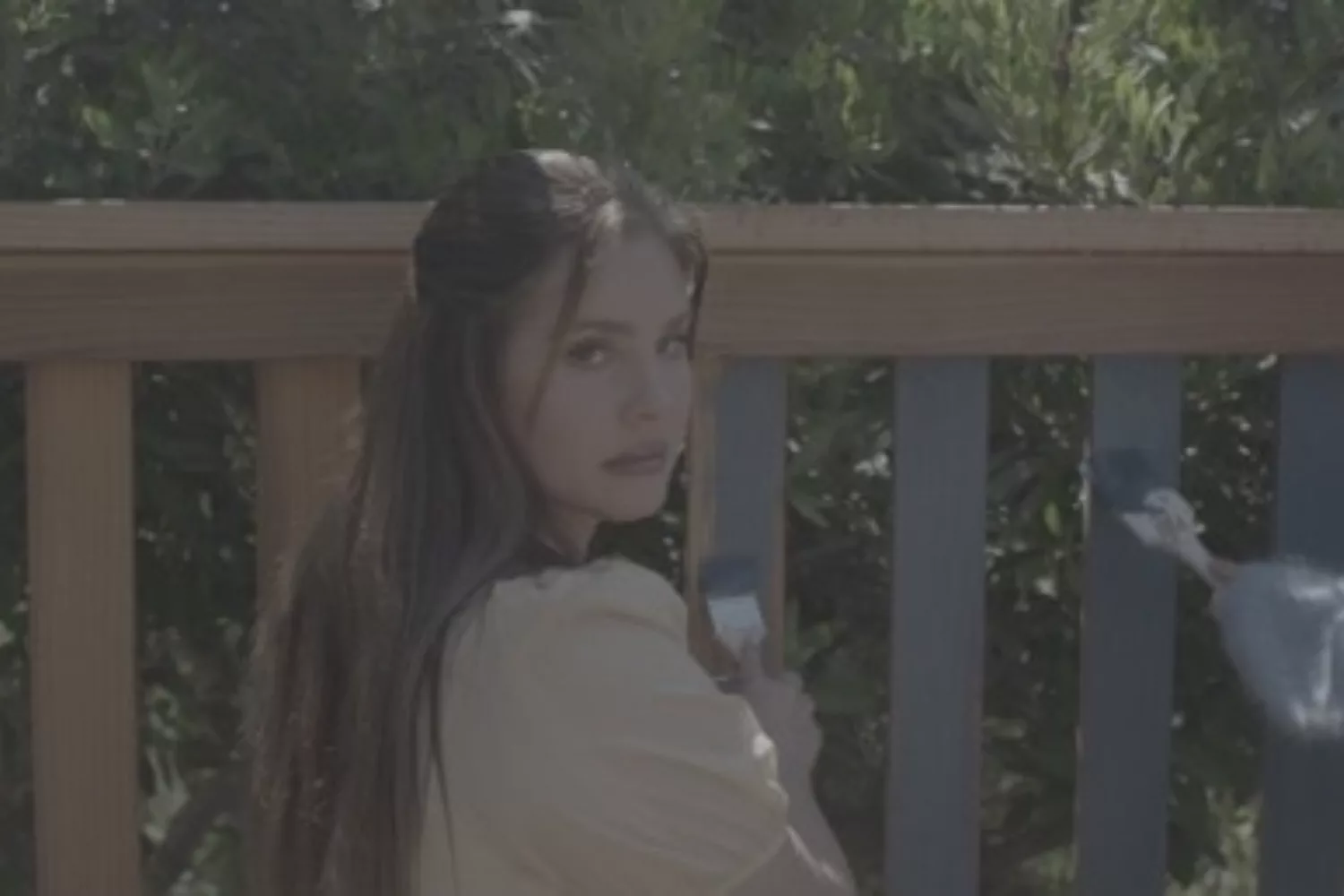 Lana Del Rey reveals 'Blue Banisters' video