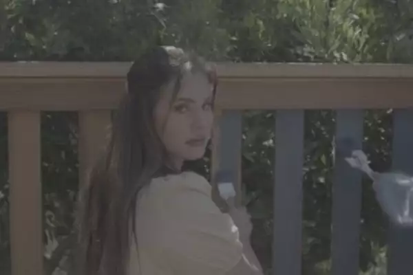 Lana Del Rey reveals 'Blue Banisters' video