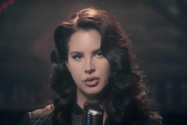 Lana Del Rey performs ‘Let Me Love You Like A Woman’ on Jimmy Fallon