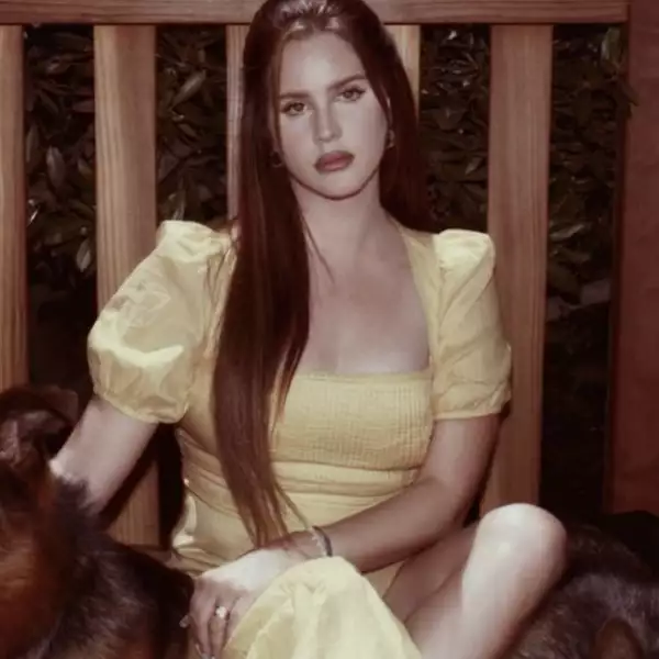 Lana Del Rey teases new 'Blue Banisters' music