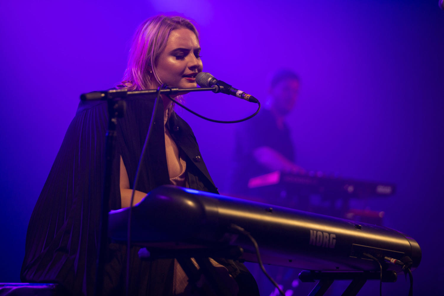 Låpsley adapts wonderfully at Reading 2016