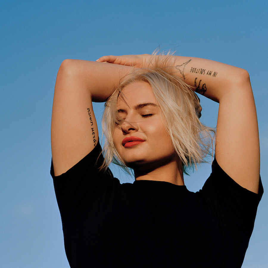 Låpsley unveils 'Speaking Of The End' visuals