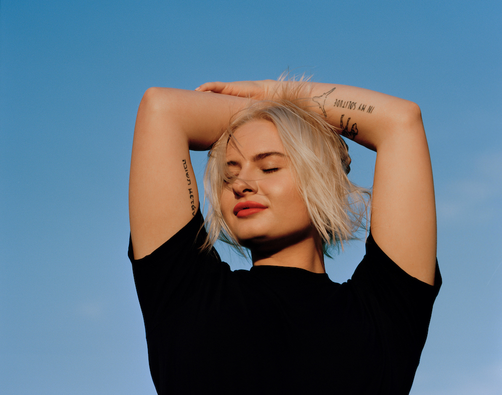 Låpsley unveils ‘Speaking Of The End’ visuals